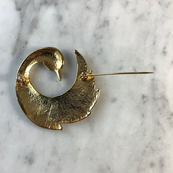 Vintage Black Marbleized Enamel Gold Tone Swan Bird Metal Brooch - Picture 3 of 3